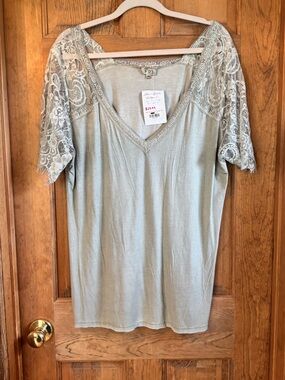 POL Luxe V-Neck Tee with Lace Sleeves and Detailing - NWTs